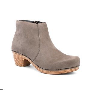 Dansco Maria Taupe Milled Nubuck Size 9